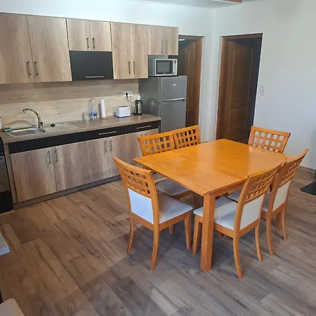Vadrozsa Apartmanhaz * 바야