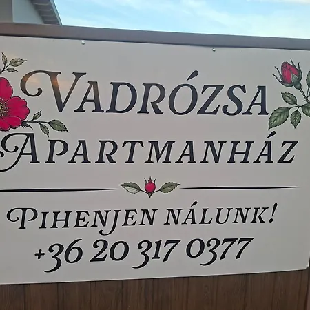 Vadrozsa Apartmanhaz 펜션 바야