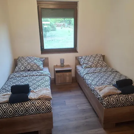 Vadrozsa Apartmanhaz *